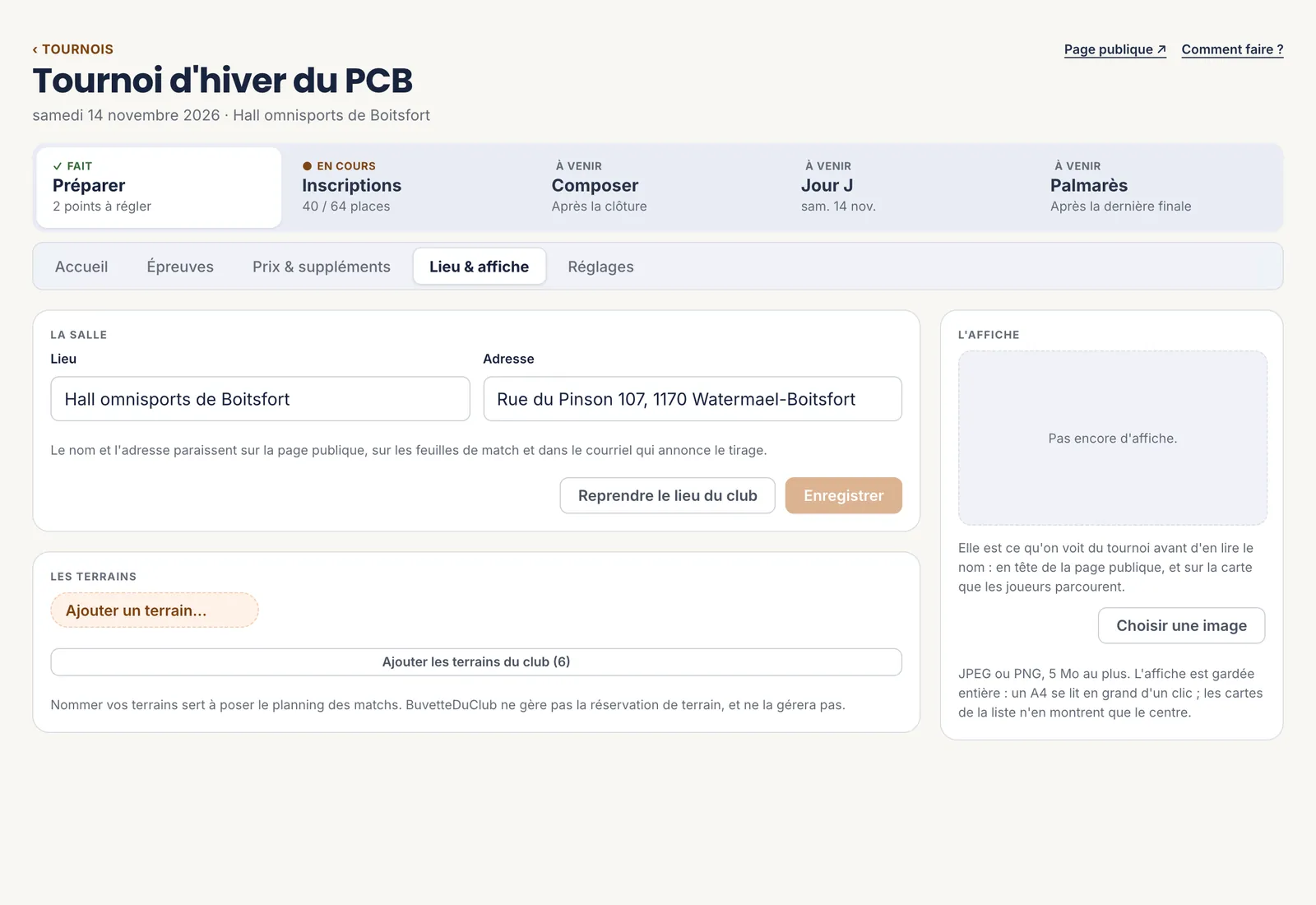 L’onglet Lieu et affiche&nbsp;: le nom et l’adresse de la salle, les terrains à ajouter, et l’emplacement de l’affiche