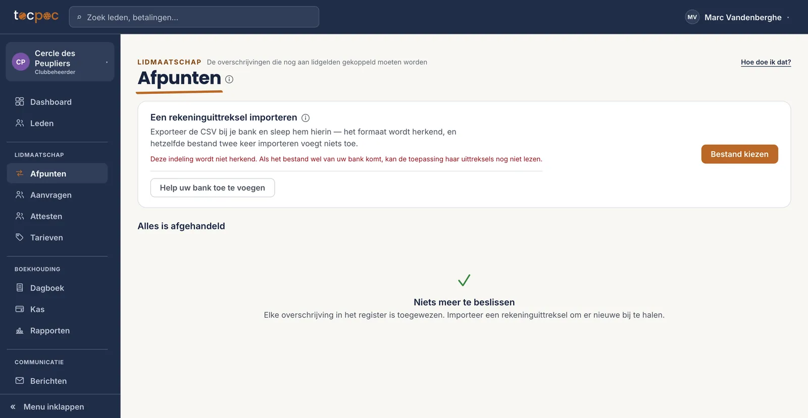 Het importblok na het neerzetten van een niet-herkend bestand&nbsp;: de zin in het rood die het meldt, en de knop «&nbsp;Help uw bank toe te voegen&nbsp;»